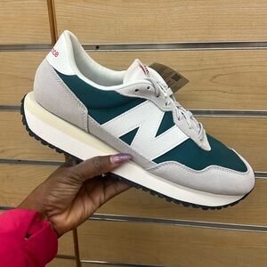 New Balance 237